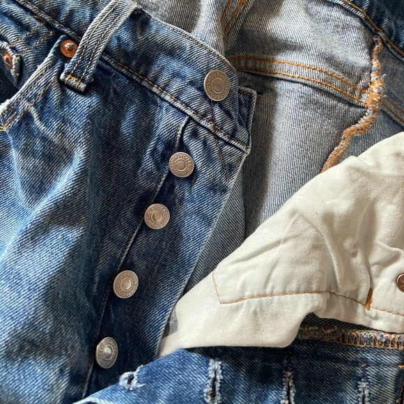 Aritzia’s altered Levi’s 501 jeans - Picture 3 of 8